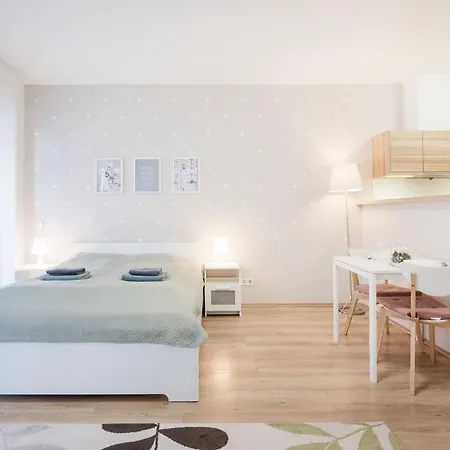 The Chic Crib With Balcony Apartment Budapest Exterior photo