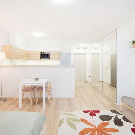 The Chic Crib With Balcony Apartment Budapest Exterior photo