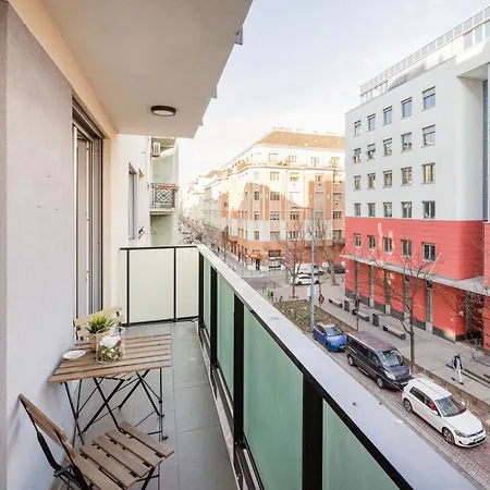 The Chic Crib With Balcony Apartment Budapest Exterior photo