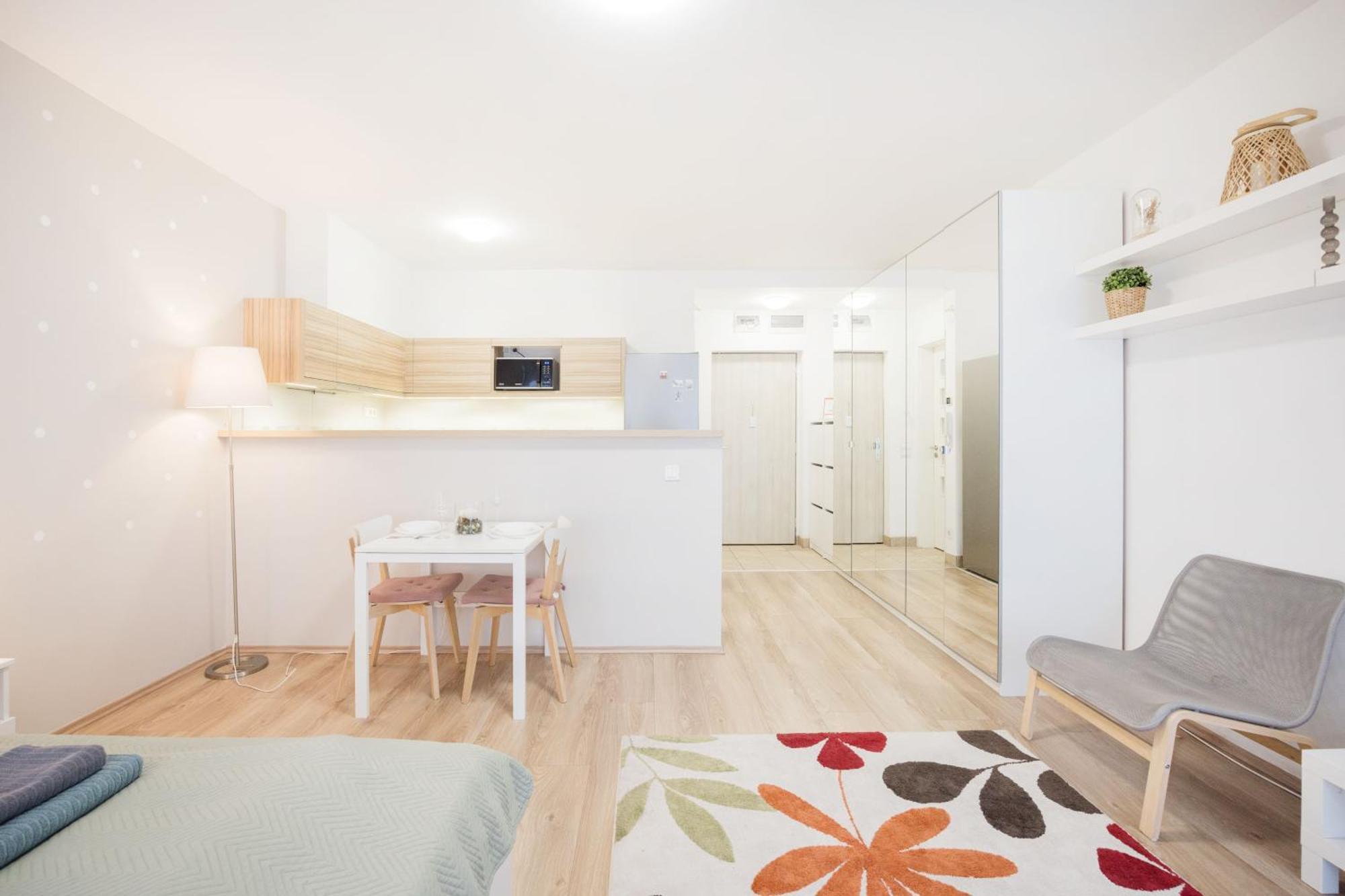 The Chic Crib With Balcony Apartmán *
