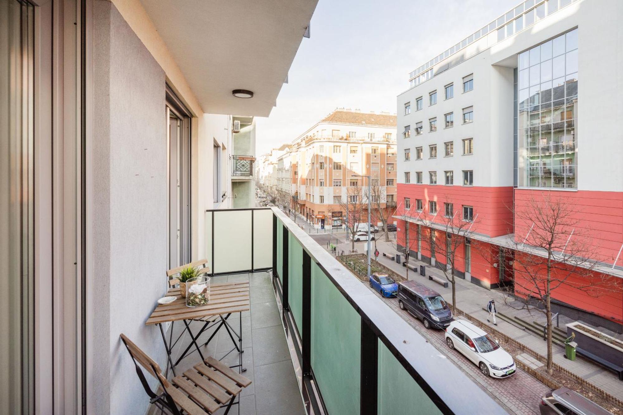 Apartment The Chic Crib With Balcony *